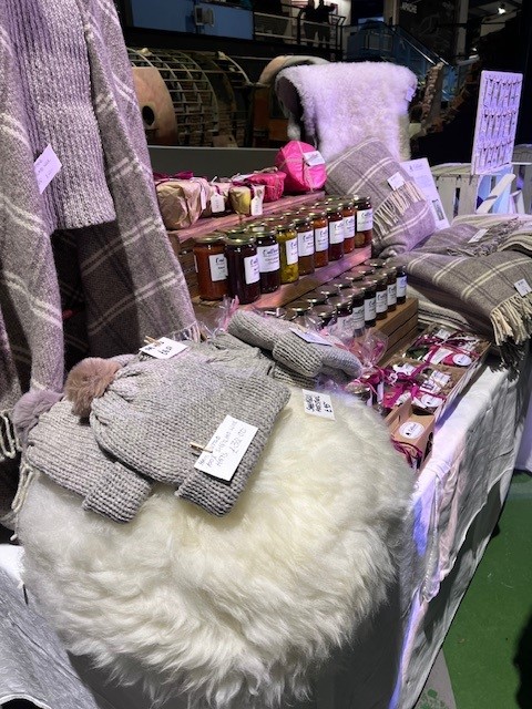 armyflying's tweet image. 🎄Christmas Fair 
📅Sat 22 November
🕙10:00 – 15:00

Discover perfect gifts from a range of local stall holders offering jewellery, candles, original artwork, home furnishings and more 🎁Plus, craft activities for kids and festive treats in our Café 😋

👉 bit.ly/4ijodyh