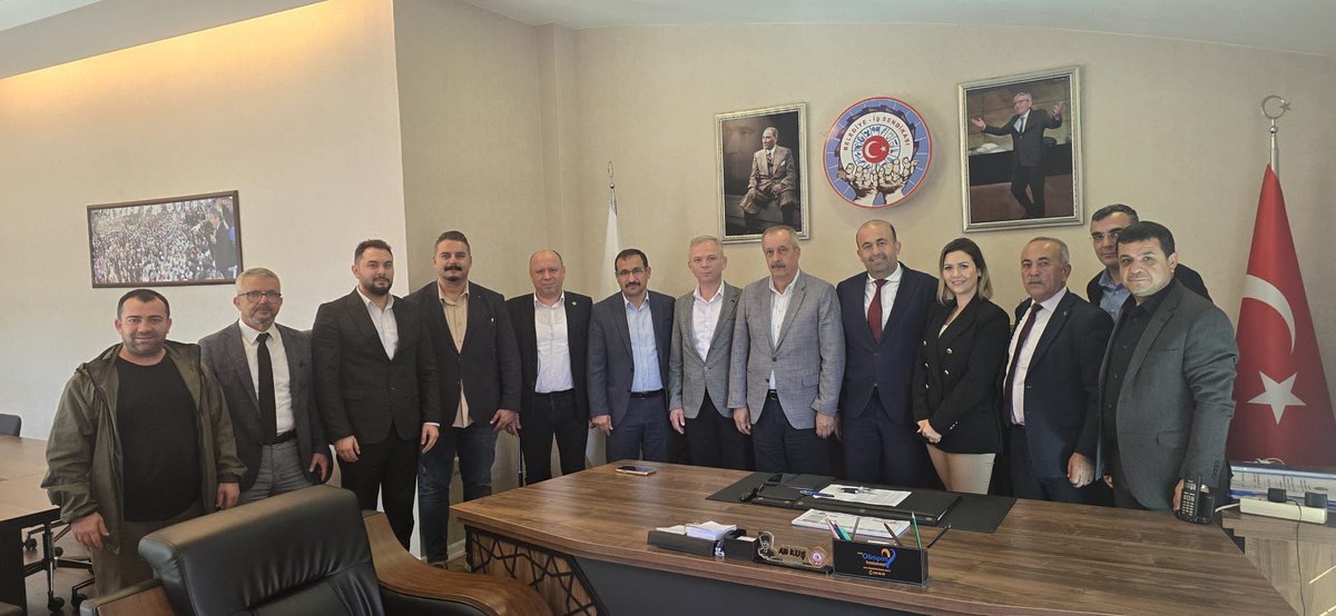 ThsAntalyasube's tweet photo. Şube Başkanımız Mehmet Ali ARICAN ve Türk-İş Konfederasyonu'na bağlı Yerel Sendika Başkanlarıyla birlikte Belediye-İş Sendikası Başkanlığı’na seçilen Ali KUŞ beye hayırlı olsun ziyaretnde bulundu, görevinde başarılar diledi. Misafirperverlikleri için yeni yönetime teşekkür ederiz https://t.co/QxRWntSFQF