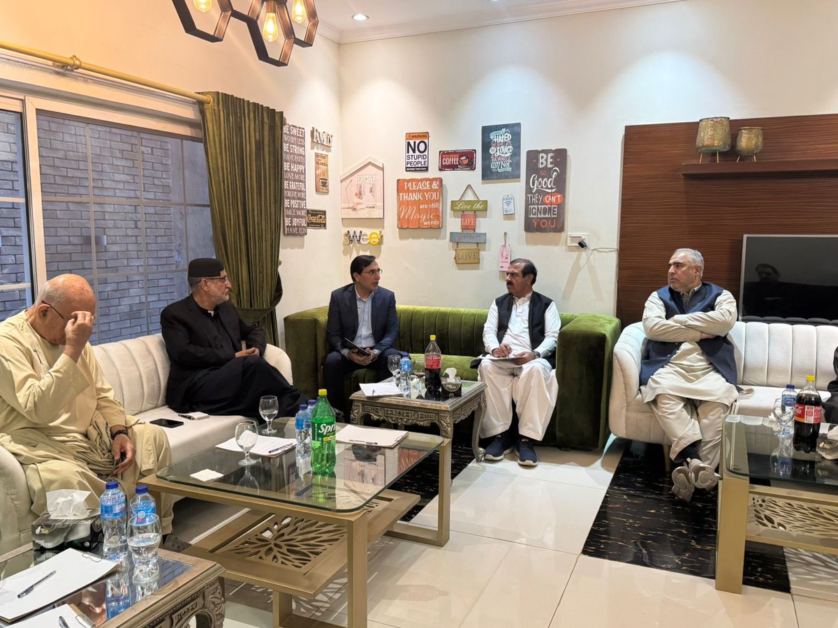 تحریک تحفظ آئین پاکستان ہنگامی اجلاس 
اپوزیشن جماعتوں کا اہم ترین اجلاس شروع
اجلاس کی صدارت محمود خان اچکزئی کر رہے ہیں
پی ٹی آئی چیئرمین بیرسٹر گوہر علی خان اجلاس میں شریک
پی ٹی آئی سیکرٹری جنرل سلمان اکرم راجہ بھی اجلاس میں موجود
اجلاس سینٹر علامہ ناصر عباس کی رہائشگاہ پر جاری