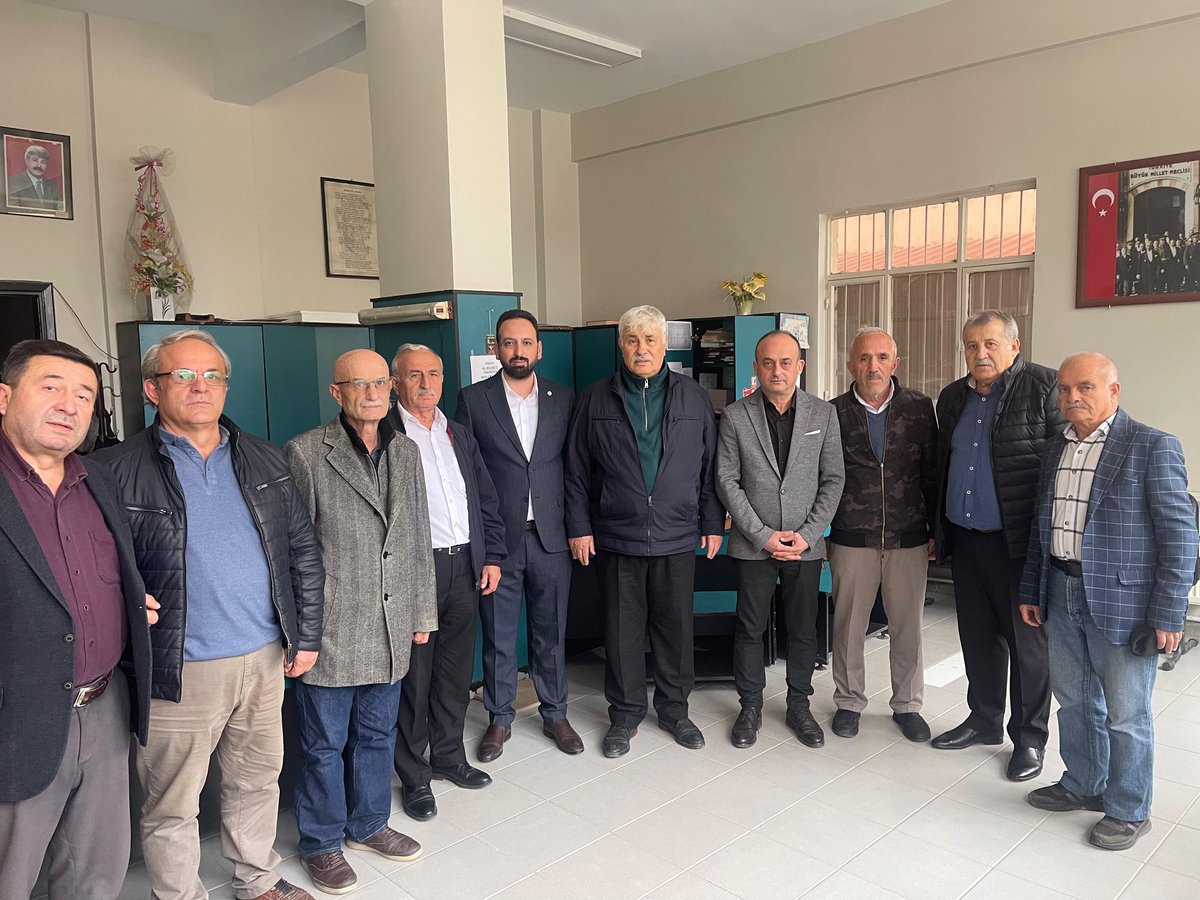 erbaaiyiparti's tweet photo. İYİ Parti Erbaa İlçe Başkanlığı olarak, Şoförler ve Otomobilciler Odası’nı ziyaret ederek Başkan Şinasi Kırımca’nın misafiri olduk. İlçemizin ulaşım ve esnaf sorunları üzerine verimli bir sohbet gerçekleştirdik. Misafirperverliği için kendisine teşekkür ederiz. https://t.co/FpJdPHK1G5
