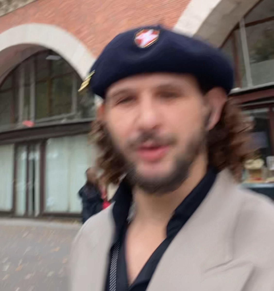 SebastianS54098's tweet image. Je te mets des photos non retouchées de ton amoureux, Peggy, il est sacrément laid entre ses oreilles d&apos;éléphant, son nez crochu, ses rides, ses yeux qui ressemblent à des trous de pines, mais bon comme t&apos;es immonde toi aussi Peggy, tu prends ce que tu peux. #Cassos