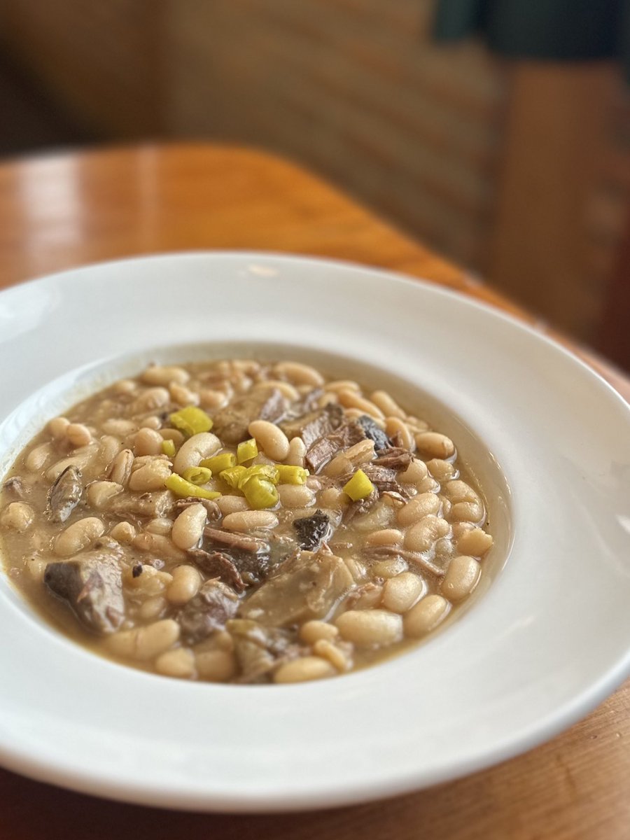 La versión micológica de las alubias de Saldaña con jabalí escabechado y boletus pinicolas 😁🍄‍🟫🐗