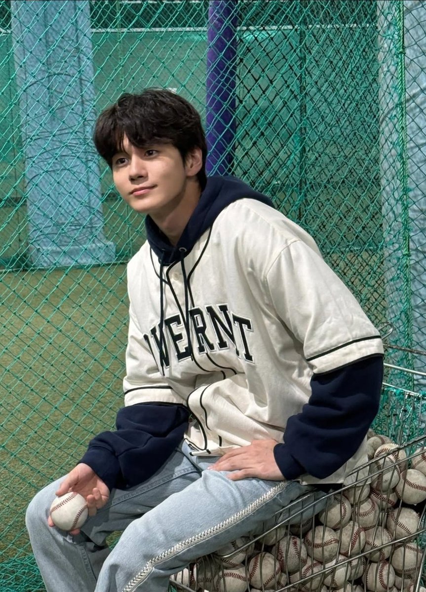 26년 #위로 행복복지 이정도임
#옹성우  시즌그리팅 🗓
WORK HARD,PLAY LOUD

instagram.com/p/DRCOqOyjxQG/…