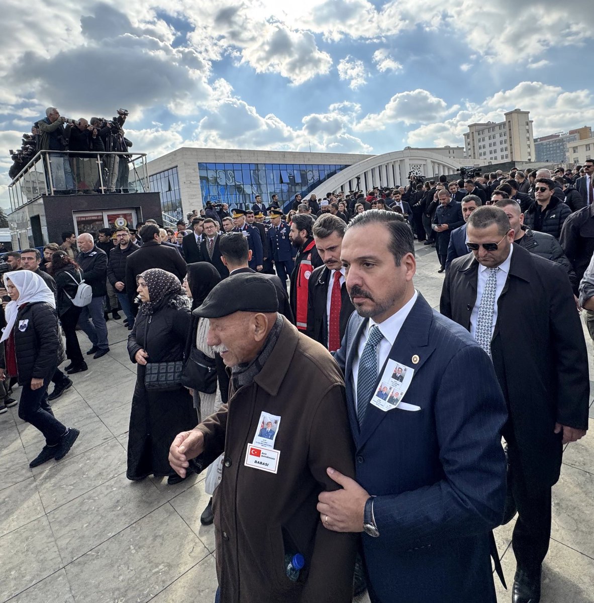 🇹🇷Bugün kahraman vatan evlatlarımızı ebediyete uğurladık. Acımız büyük! 

Bir kez daha Şehitlerimize Allah’tan rahmet, ailelerine sabır, aziz Milletimize başsağlığı diliyorum. 

Mekanları cennet, ruhları şad olsun.