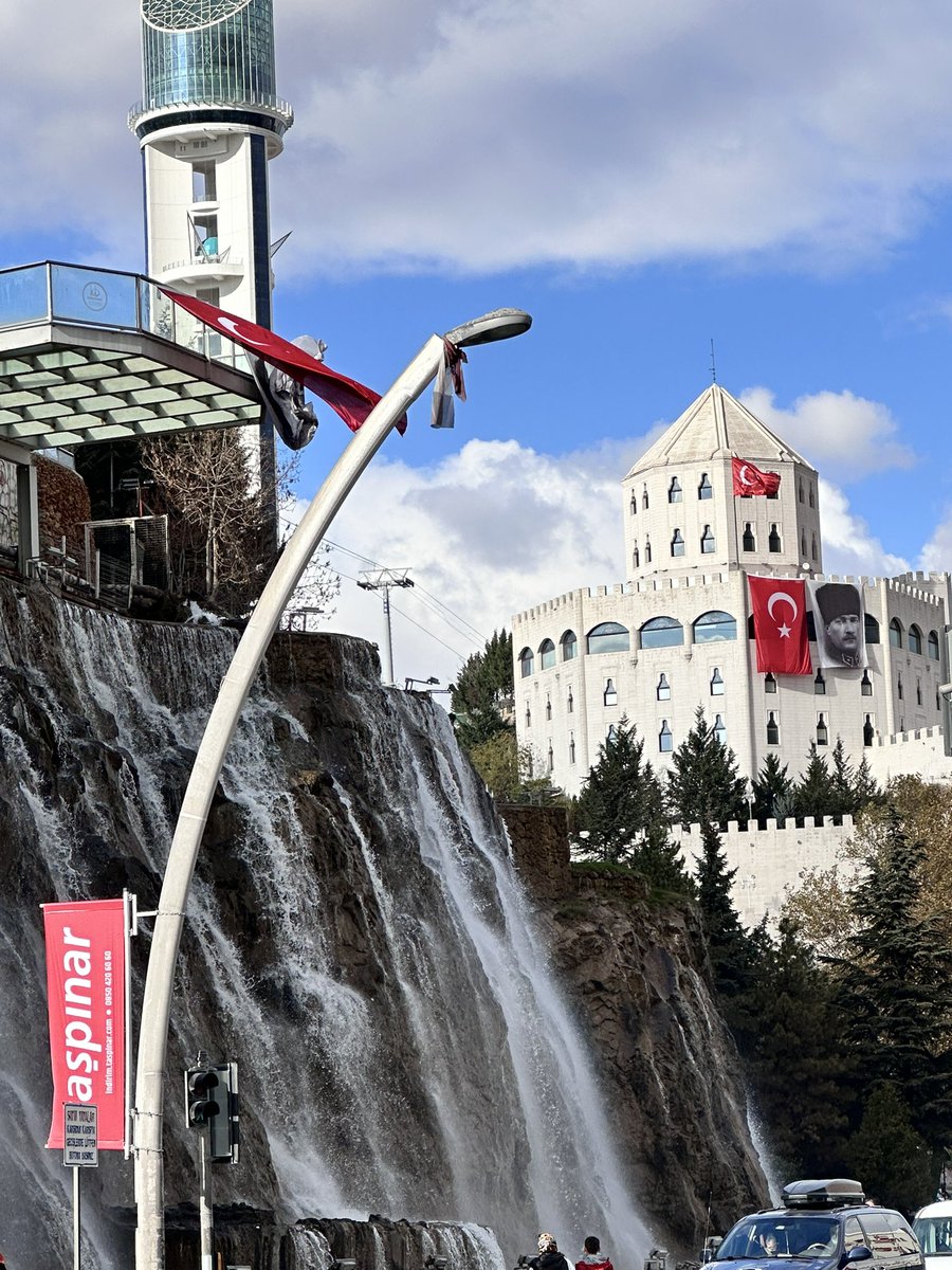 “Karakter sahibiyseniz düşman sahibi de olursunuz.”
er-Râzi