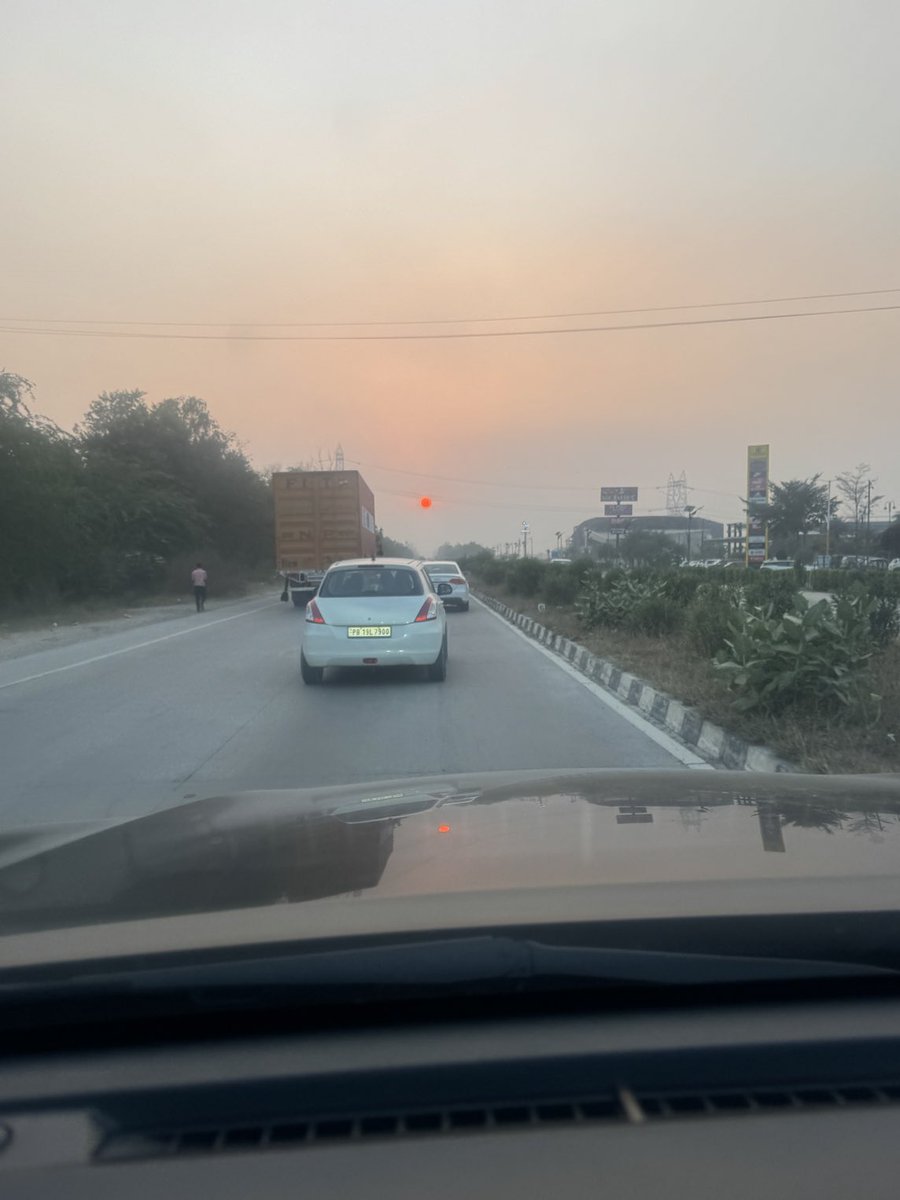 Sattu94967722's tweet image. Sunscape near Barnala…
#Pind destination 
Still 1:41 minutes away 🥺🥺