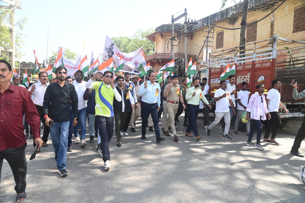 YASMinistry's tweet image. Jhalawar in Rajasthan showed what true unity in action looks like!

From youth to elders, every step in the Sardar@150 Unity March Padyatra symbolized the strength of a united and self-reliant Bharat.

#Sardar150 #UnityMarch #MYBharat