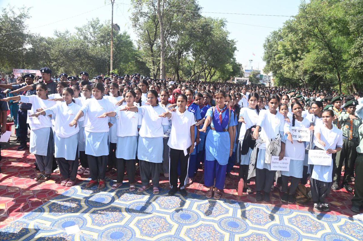 YASMinistry's tweet image. Jhalawar in Rajasthan showed what true unity in action looks like!

From youth to elders, every step in the Sardar@150 Unity March Padyatra symbolized the strength of a united and self-reliant Bharat.

#Sardar150 #UnityMarch #MYBharat