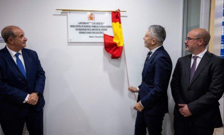 ADSPIB's tweet image. 👮🏻‍♀️👮🏼‍♂️RED AZUL INFORMA: INAUGURADA LA NUEVA SEDE DE LA UNIDAD CENTRAL DE SEGURIDAD PRIVADA 
“La seguridad privada desempeña un destacado papel como colaboradora de primer orden de las Fuerzas de Seguridad”, ha señalado el ministro @GMarlaska_info