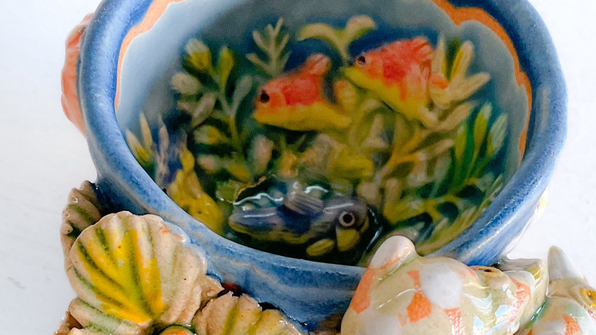 杯🐙🦑🐟🐠🌿
外側にタコとイカさんズ。
内側にはお魚ズ。底には立体のおさかなも。
海を持ち、海を呑める杯です。