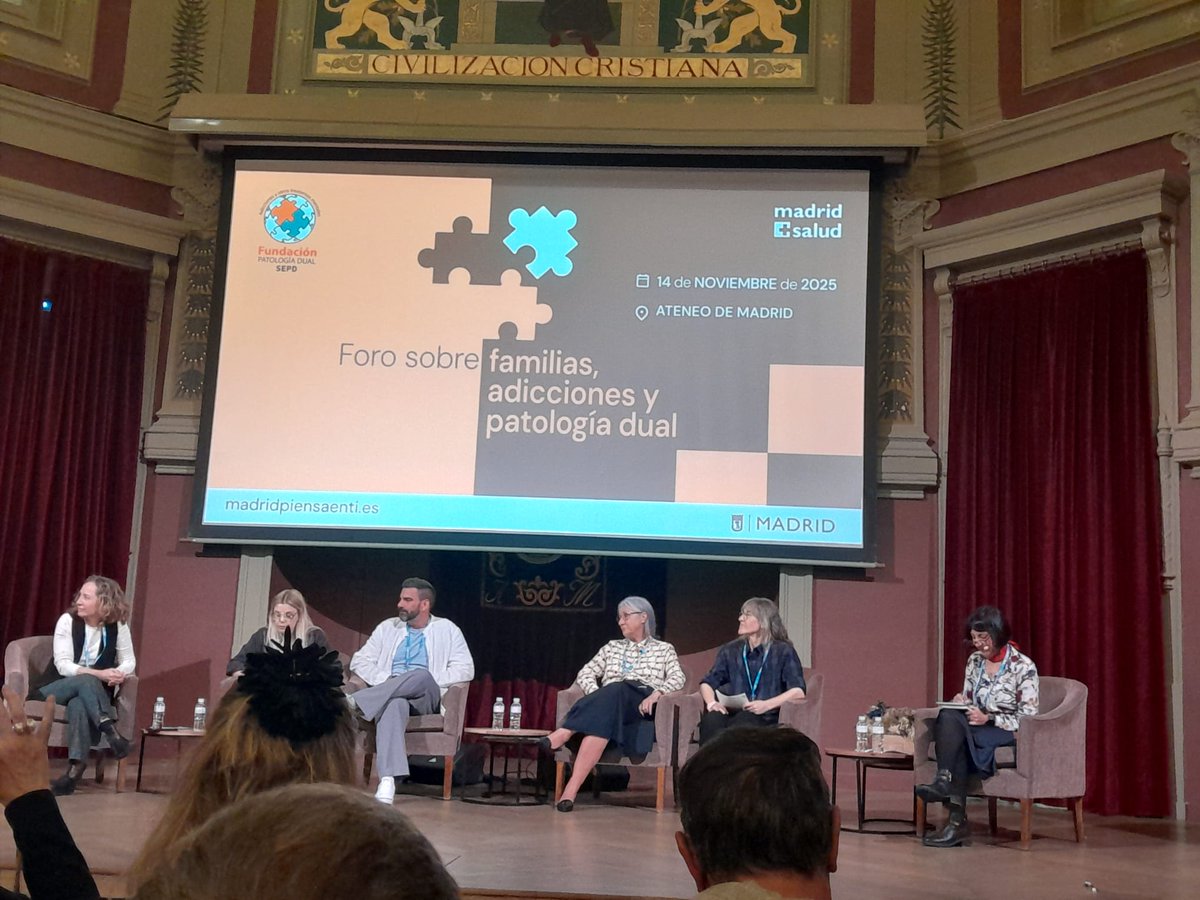 Participando activamente en la #Jornada de #Familias. Nuestra #presidenta interviene en el coloquio.

<a href="/madridsalud/">Madrid Salud. Ayuntamiento de Madrid</a> <a href="/SEPD_es/">Patología Dual</a> @fedepadual <a href="/PlataformFERMAD/">FERMAD Vive Contigo</a>