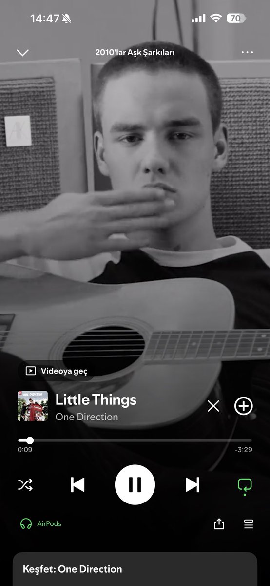 Karşıma bu şarkı çıktı.. açar açmaz göz dolması normal mi…