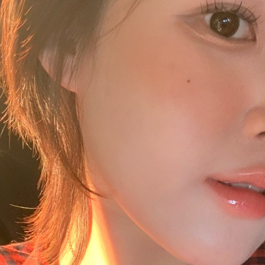 imtt178's tweet image. 열어분 저 원래
ㄴㅁ 건조해서 입 주변
저렇게 다 뜨는데

오늘 
VDL 베이스 프렙 + 아누아 결쿠션
썼더니!!!!!!!!
피부가하나도안떳어요
친구가 저 피부안뜬거처음본다고할정도로,
저도 놀라워요!!!!🥸🥸무보정피부예요