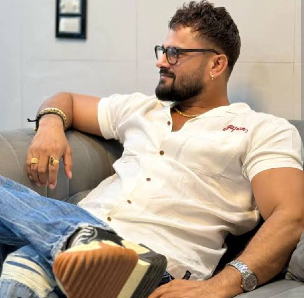 राघोपुर सीट से तेजस्वी यादव 13 हजार वोटों से जीत गए हैं।

पिछले कई घंटों से पीछे चल रहे थे लेकिन कुछ राउंड के बाद मार्जिन बढ़ती गई और अंततः 13000 वोटों से जीत गए।

छपरा विधान सभा से खेसारीलाल यादव अभी 7000 हज़ार वोटों से पीछे चल रहे हैं अभी 15 राउंड की गिनती बची है।

खेसारीलाल