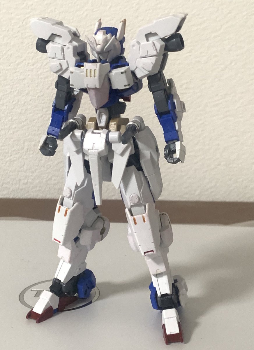 saygoodbye13301's tweet photo. 新型進捗の余興。

ベース機と発展機。
一枚目を素体とし、解析したパーソナルデータを基に機動性や外装を増強して2枚目のようなカスタム機へと発展。
素体となったイグライトに比べて足が大きく接地面積が広いため、地上での運動性が向上している。

#30MM https://t.co/MmWnAHEp8j