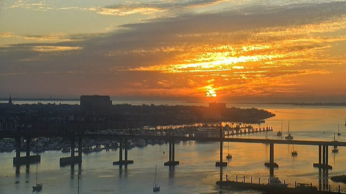 Sunrise over Charleston to get our Friday started!☀️