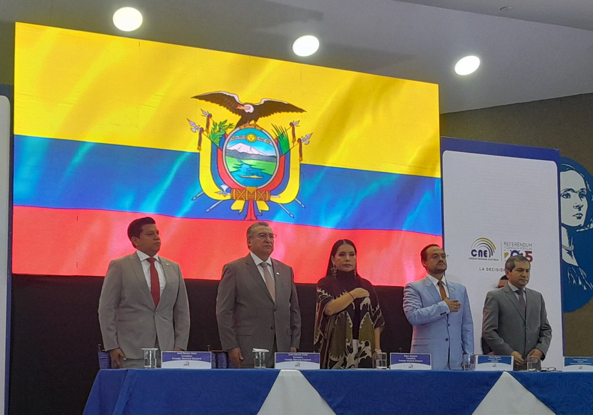 ArturoCabreraP's tweet photo. #ECUADOR #consulta2025
#referendum2025
@cnegobec
Ceremonia de inauguración del VOTO EN CASA  en el proceso de CONSULTA Y REFERÉNDUM 2025. https://t.co/oM8FX6ADQL