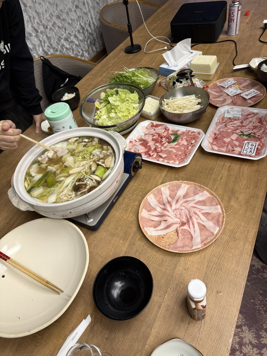 いぶし銀の旅館でSFL鑑賞しつつ食事会開始🙏