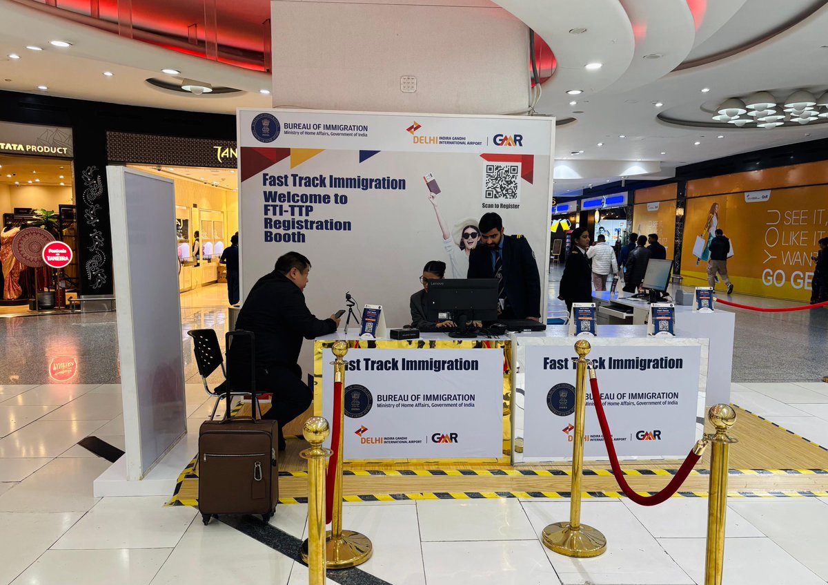 DelhiAirport's tweet image. A warm welcome to quicker journeys!
The Fastrack FTI TTP Registration Booth has been inaugurated at International Departures, helping travellers enjoy swift and seamless immigration.

#BOI #FastTrackImmigration #DelhiAirport #FTITTP #FasterImmigration