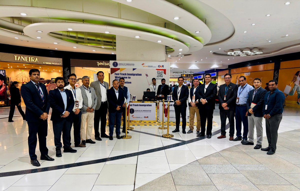 DelhiAirport's tweet image. A warm welcome to quicker journeys!
The Fastrack FTI TTP Registration Booth has been inaugurated at International Departures, helping travellers enjoy swift and seamless immigration.

#BOI #FastTrackImmigration #DelhiAirport #FTITTP #FasterImmigration