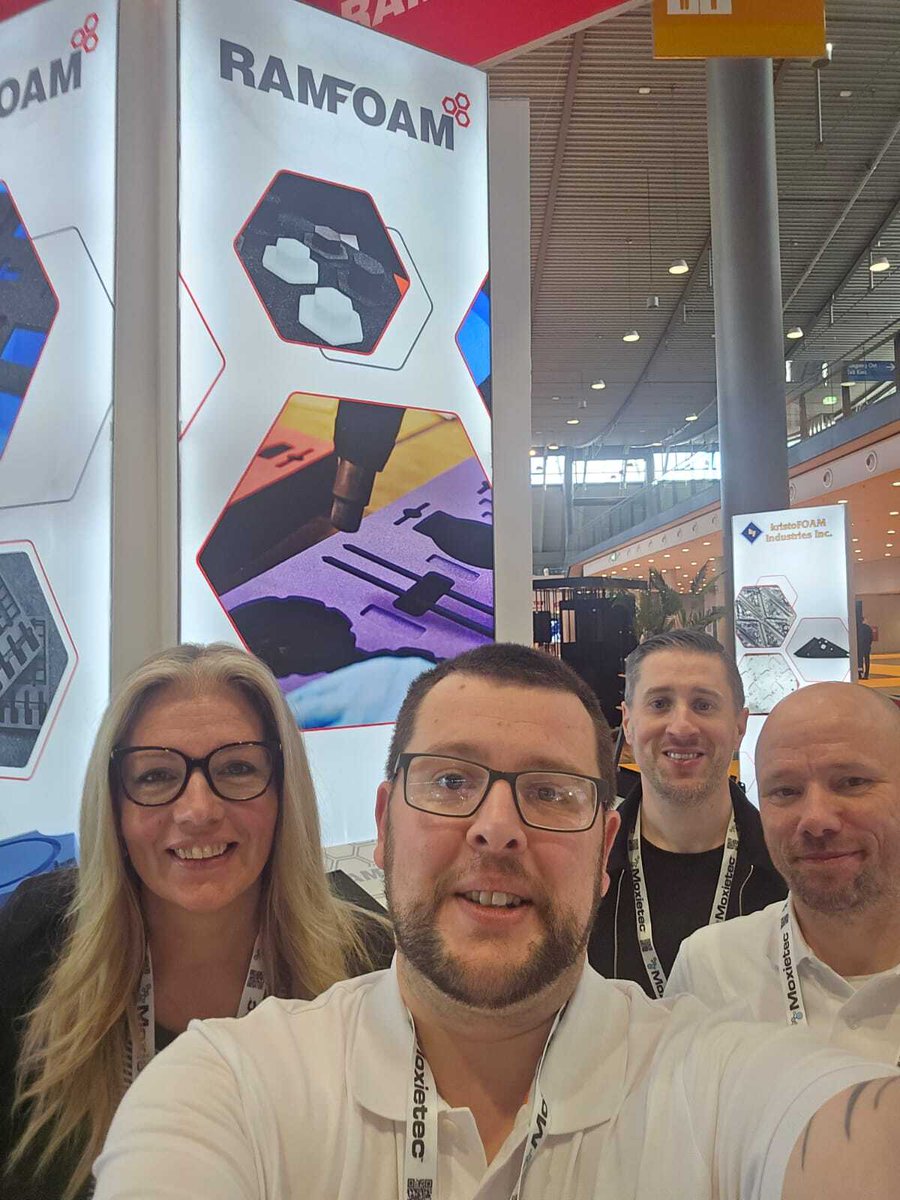 Des1gnpackaging's tweet image. ✈️ Some of our Design Packaging team members were out at Foam Expo this week, walking the show floor!

They spent the week in Stuttgart, exploring new materials and staying informed on advancements within the foam and materials sector. 
hubs.li/Q03TbMLr0

#DesignPackaging