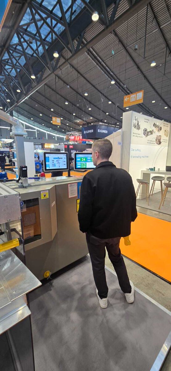 Des1gnpackaging's tweet image. ✈️ Some of our Design Packaging team members were out at Foam Expo this week, walking the show floor!

They spent the week in Stuttgart, exploring new materials and staying informed on advancements within the foam and materials sector. 
hubs.li/Q03TbMLr0

#DesignPackaging