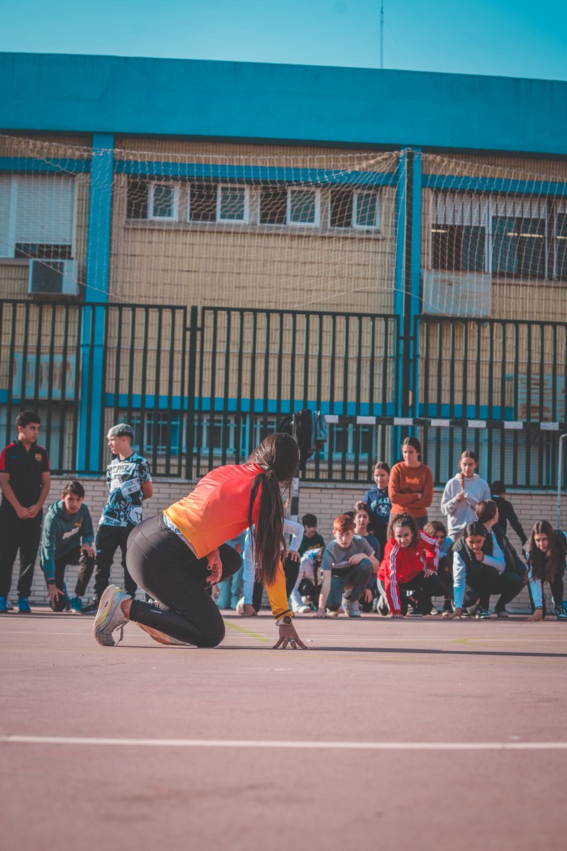 Arranca #AtletismoJoven 🖤

En esta ocasión de la mano de Maribel Pérez, que ha visitado el IES Camas - Antonio Brisquet en Camas (Sevilla) para acercar el atletismo femenino al instituto ⭐️