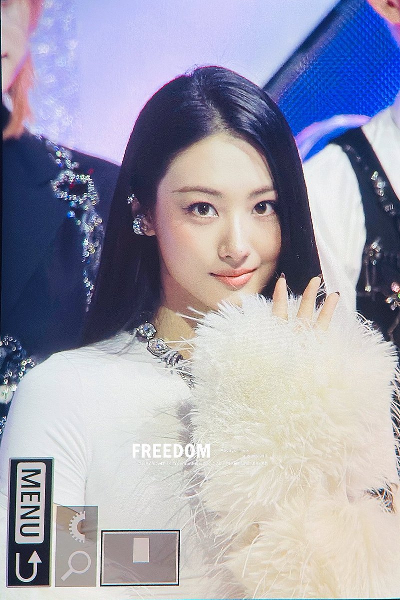 251114
😚
 #MEOVV #미야오 #GAWON #가원