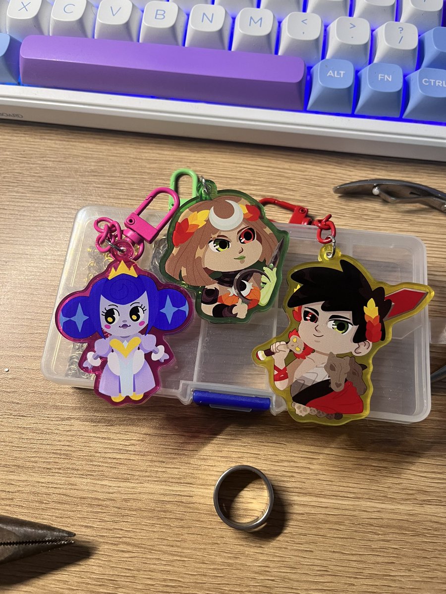 chamdraws's tweet photo. new keychains at paskomiket 🫶 https://t.co/UttwTgWi8I