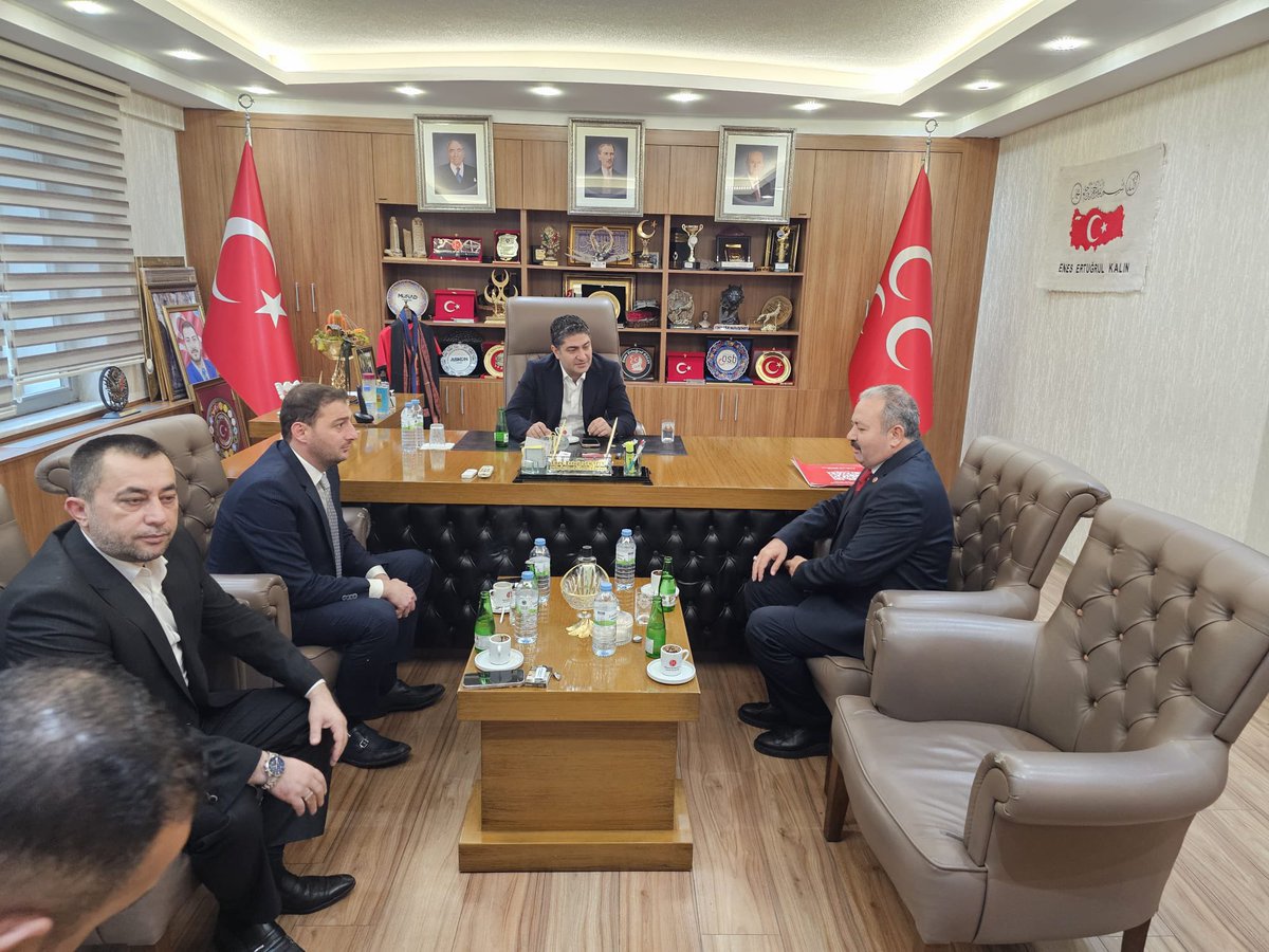alitilkici38's tweet photo. Şehitlerimizin cenaze merasiminden sonra Mhp Genel Bşk Yard.Sayın İsmail Özdemir( @ismailozdemirrr ) Mhp Kayseri İl Bşk Sayın Enes ertuğrul Kalın( @enesertugrulk ) Mhp Kocasinan ilçe Bşk Sayın Behsat  Önder (@MhpBehsatOnder) ı ziyaret ettim.
İlgi ve alakalarından dolayı teşekkür ederim.
Sayın Genel Bşk Yard .İsmail Özdemirin Kahraman #UzmanÇavuş camiası adına yapmış olduğu çalışmalar ve destekten dolayı teşekkür ederim.
@TEMUD_2024
