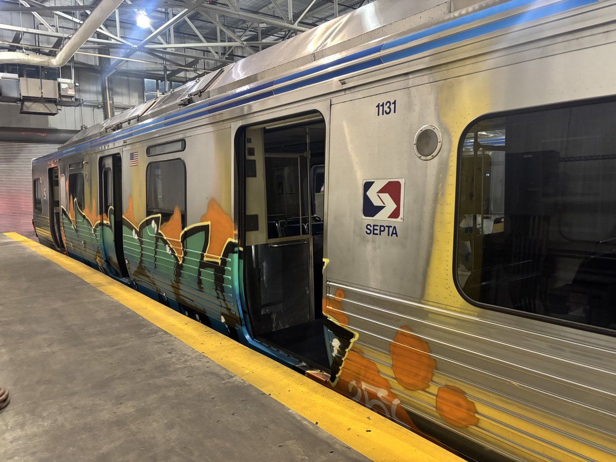SEPTA_SOCIAL's tweet photo. Our dedicated cleaners sprung into action after we had two L train cars vandalized! 🧼🫧 https://t.co/KH1YxH7JRF