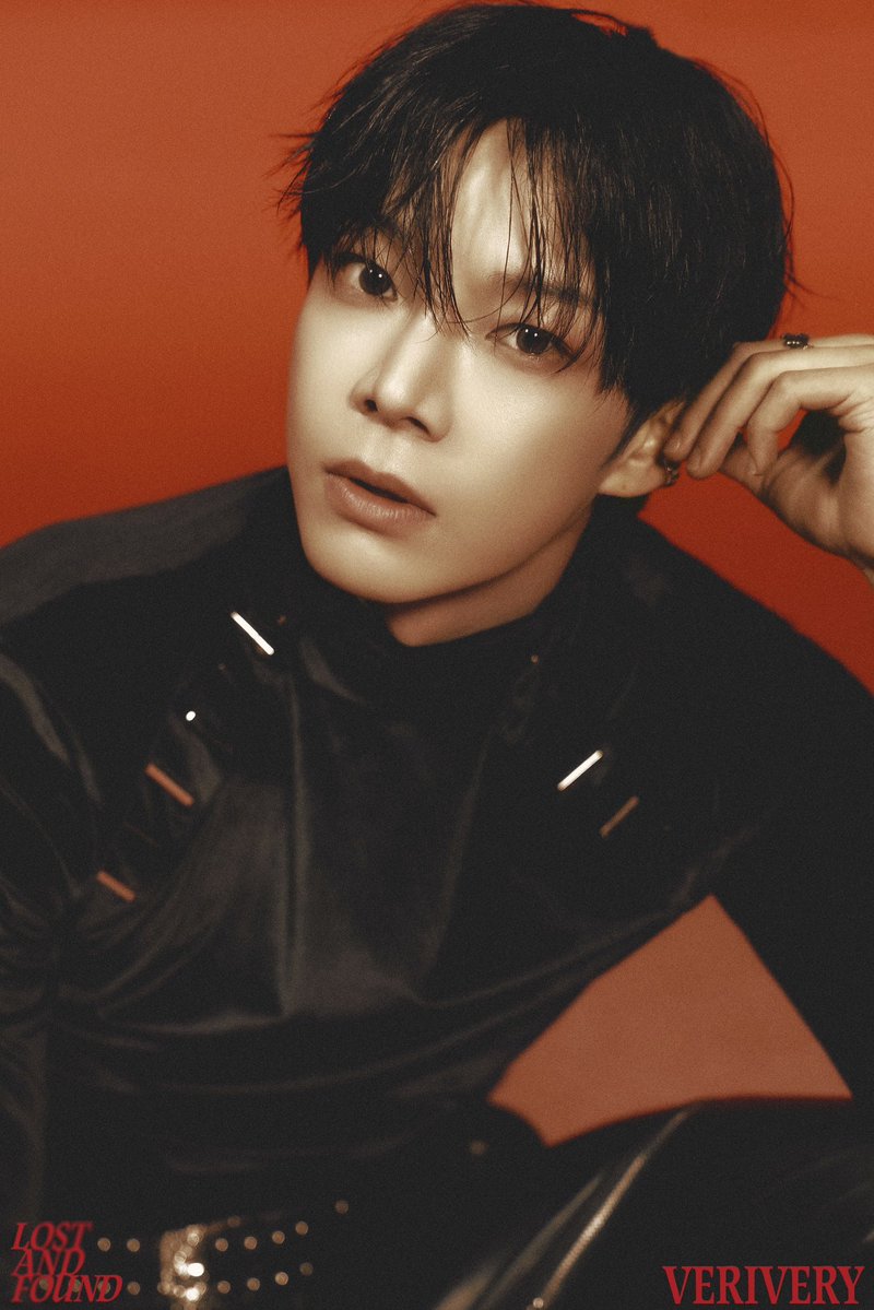 the_verivery's tweet image. VERIVERY 4th SINGLE ALBUM
[Lost and Found]
 
OFFICIAL PHOTO &apos;Light&apos; ver.
 
🎧 2025. 12. 01. 6PM (KST)
 
#베리베리 #VERIVERY #VRVR
#동헌 #DONGHEON
#용승 #YONGSEUNG
#연호 #YEONHO
#Lost_and_Found
#20251201_6PM