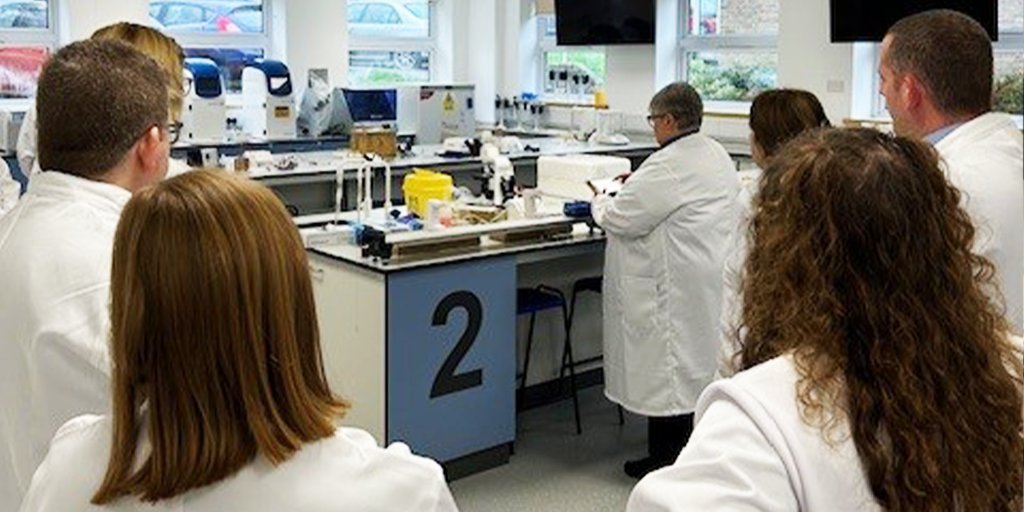 SLSSelectEd's tweet image. We had a brilliant time at #LeedsTechDay! 💡

Earlier this week, Julie and Donna visited Leeds Trinity University and showcased some brand new equipment!

🏆 Congratulations to Claire from Sherburn High School, who won our event raffle!

👉 Find out more: ow.ly/MJUR50Xr9Pr