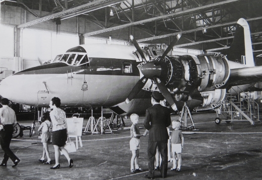NewarkAirMus's tweet image. We thought we'd drop in some #Varsity in-service photos today + on approach to join our collection!
#NAMarchive 
#WF369