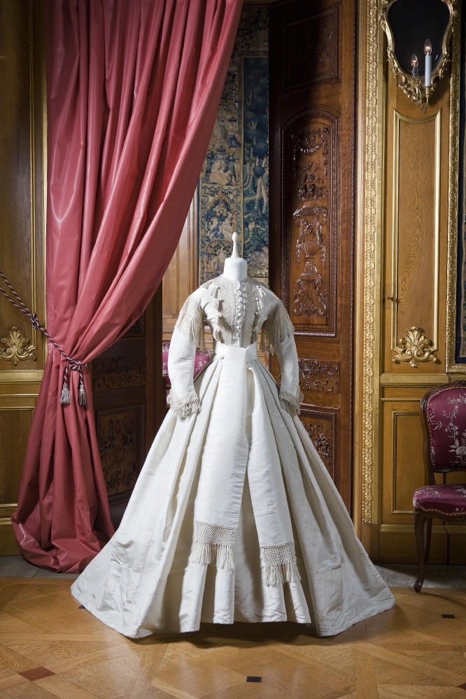 Wedding dress of Wilhelmina von Hallwyl, 1865. Royal Armory and Hallwyl Museum.