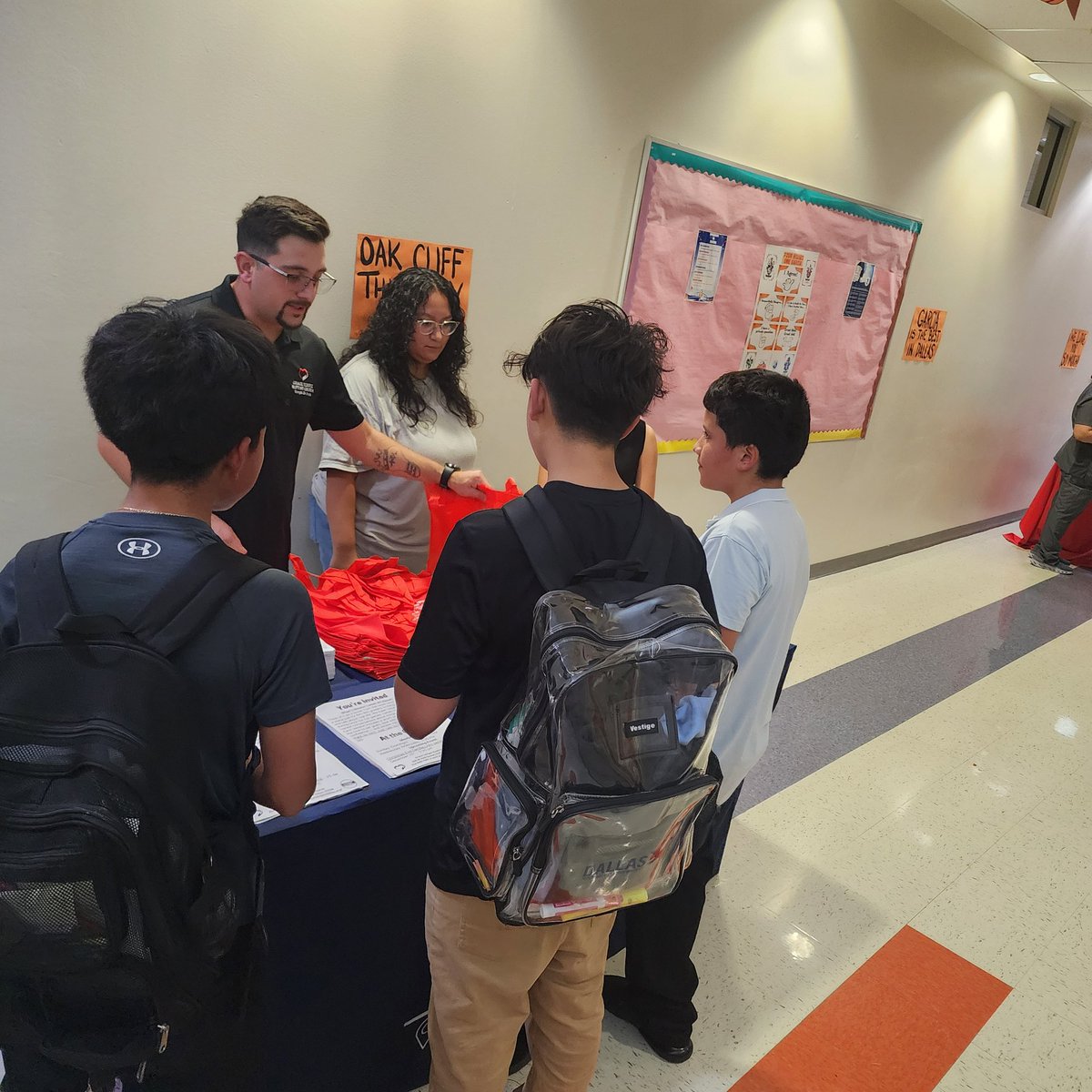 IBnDallasISD1's tweet photo. What a Fabulous IB FALL Fest by the Javelinas last night! With the support of the who IB vertical team, all of the games were themed by IB Learner Profile Traits facilitated by students. Great idea! @TransformDISD @GarciaMS_DISD @PeelerPirates @adamsonleopards @NicoleWBixby https://t.co/ZTVDVkXB81