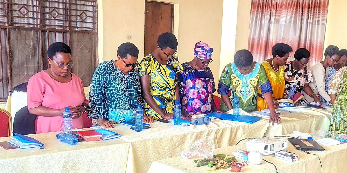 GLOBurundi's tweet photo. In August, 42 women in Bujumbura joined a CAPAMI mobile clinic healing session. Through deep emotional release, many found new steps toward trauma recovery. Leaders: “The Holy Spirit brought restoration & peace - it was incredible” #CAPAMI #GLO https://t.co/ncwNaiLh9O