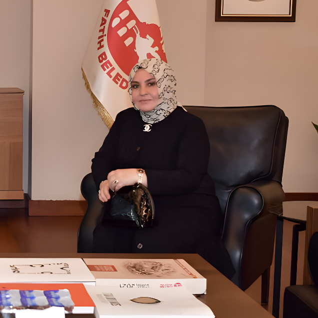 solcugazete60's tweet photo. Gümrükte el konulan eşyaları satmakla suçlanan Milli Emlak Şube Müdürü Müzeyyen Yazıcı:

“Ben gelen ürünleri AKP teşkilatında sosyal işlere verdim.” https://t.co/Qy0PPrIkGz
