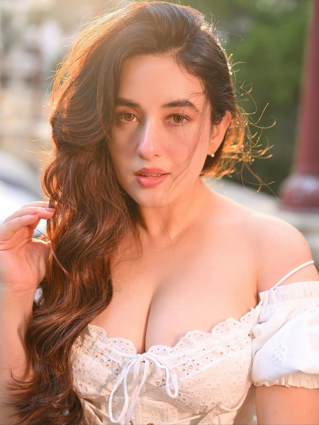 G5tsjrdagAAKb4H?format=jpg&name=large