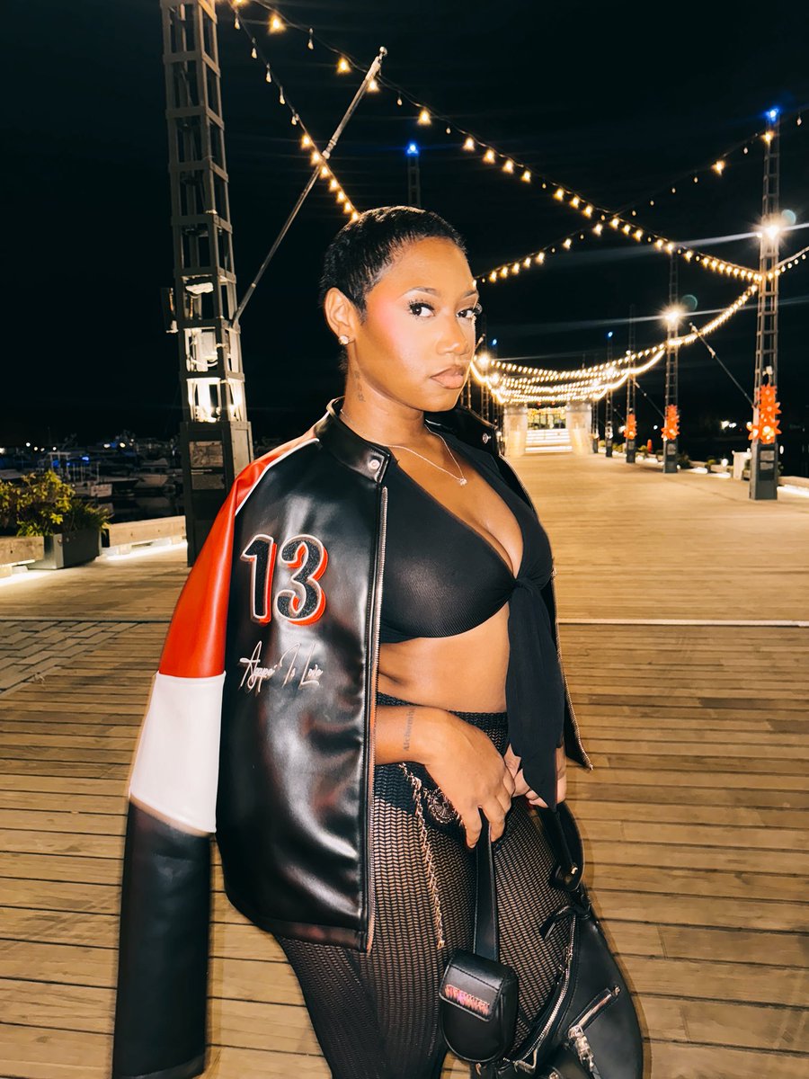 DEE FINE WHINE✨ tweet media