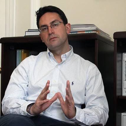 Acá tienen a Camilo Enciso el que se cree el fiscalizador moral del país, pero nunca explica por qué su ONG “independiente” también recibió plata pública o cuál fue su responsabilidad política en el gobierno marcado por Odebrecht.
No es ilegal.
Pero sí es incoherente exigir