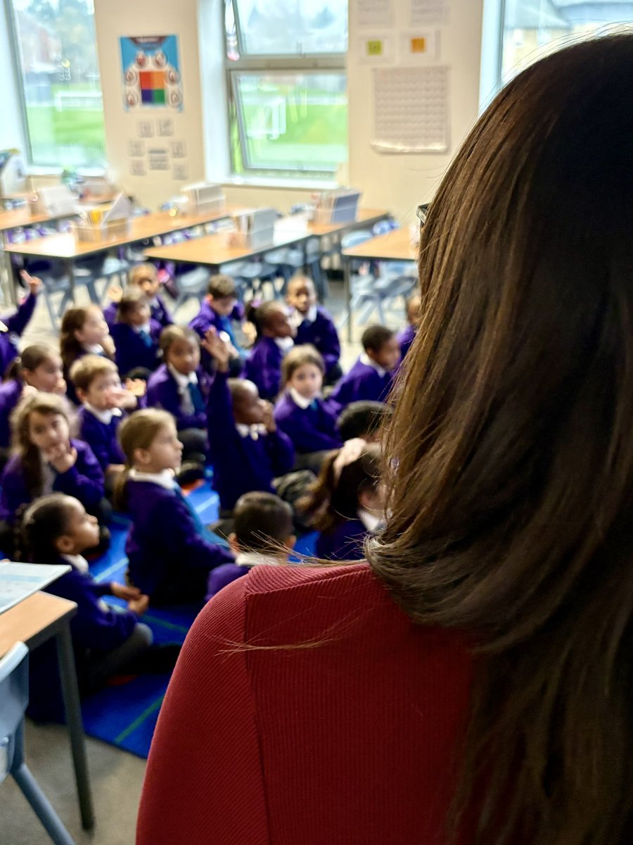 1DegreeAcademy's tweet image. @Steplab_co educators went on a #LearningWalk around One Degree to spot the consistent elements of teaching across the academy, how our associate tutors work together and evidence of #QualityFirst teaching.