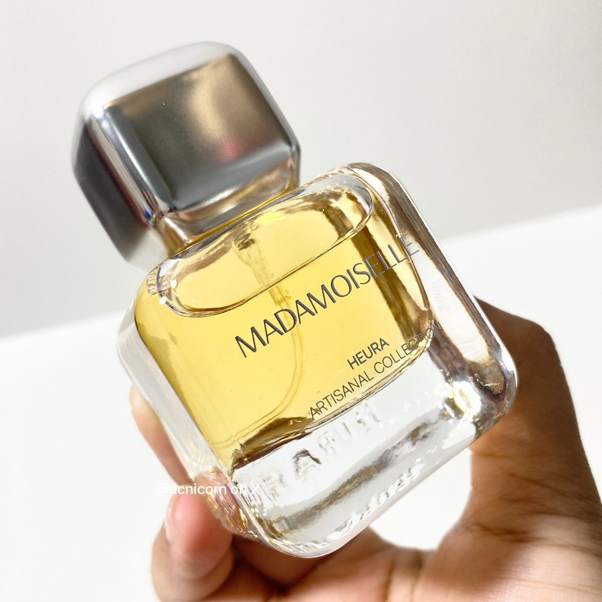 ucnicorn's tweet image. if you love fresh-floral-powdery scent with feminine and elegant vibes, you're gonna LOVE this one!🌹✨

btw, KENAPA PACKAGING BARUNYA HEURA BISA SECAKEP INI YAA?! *salfok😭✊🏻