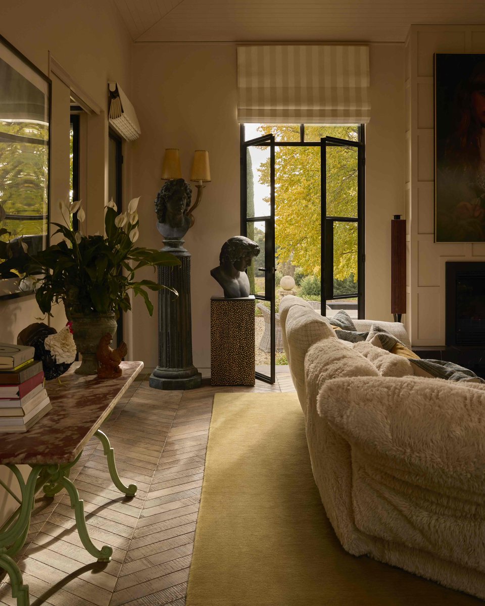 Little Red Rooster tweet media