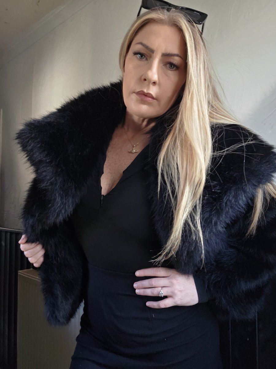 Getting back online...back to being adored, worshipped &amp; spoiled.
#send
#shopping
#spoons
#luxbitch
#tribute

Goddess Femdom Findom Fetish Milf Submissive Paypig Finsub Slave paysub feet foot soles toes nylon lingerie boots cashmeet coffee errands spoonspig leather worship