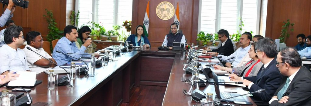 IPRTelangana's tweet image. CS Reviews Major State Projects with ADB Delegation at Telangana Secretariat

@TelanganaCS K. Ramakrishna Rao on Friday held a high-level meeting with a delegation from the Asian Development Bank (#ADB) at Dr. B.R. Ambedkar Telangana Secretariat to discuss several flagship