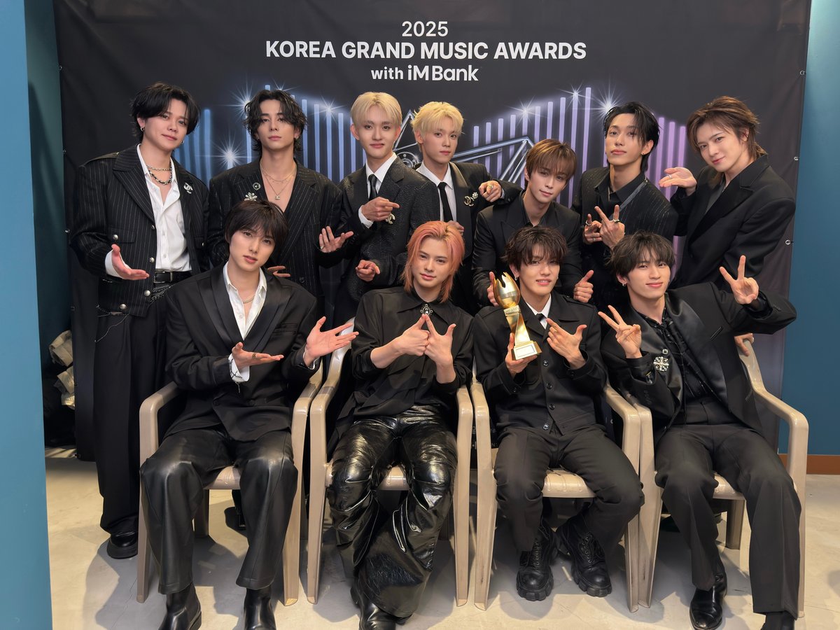 official__INI's tweet photo. [#2025KGMA]

"Kpop Global Artist" を
受賞いたしました🏆

いつも応援してくださる
MINIのみなさん！
本当にありがとうございます🌟

今後とも #INI をよろしくお願いします！

@ilgansports 
#KGMA #아이엔아이
#Special_Thanks_MINI https://t.co/zJZYmoUcEF