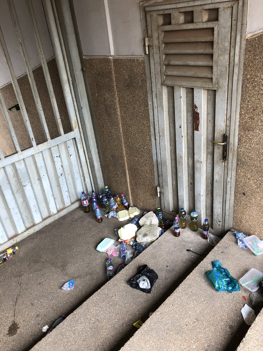 prinxbyk's tweet image. 🚨 Shocking sight at Baba Yara Sports Stadium! 
As the Ghana Armed Forces recruitment is ongoing , people intentionally urinate in plastic bottles and leave them scattered everywhere. 

This isn’t just unhygienic, it’s a health hazard and environmental disaster waiting to happen.…