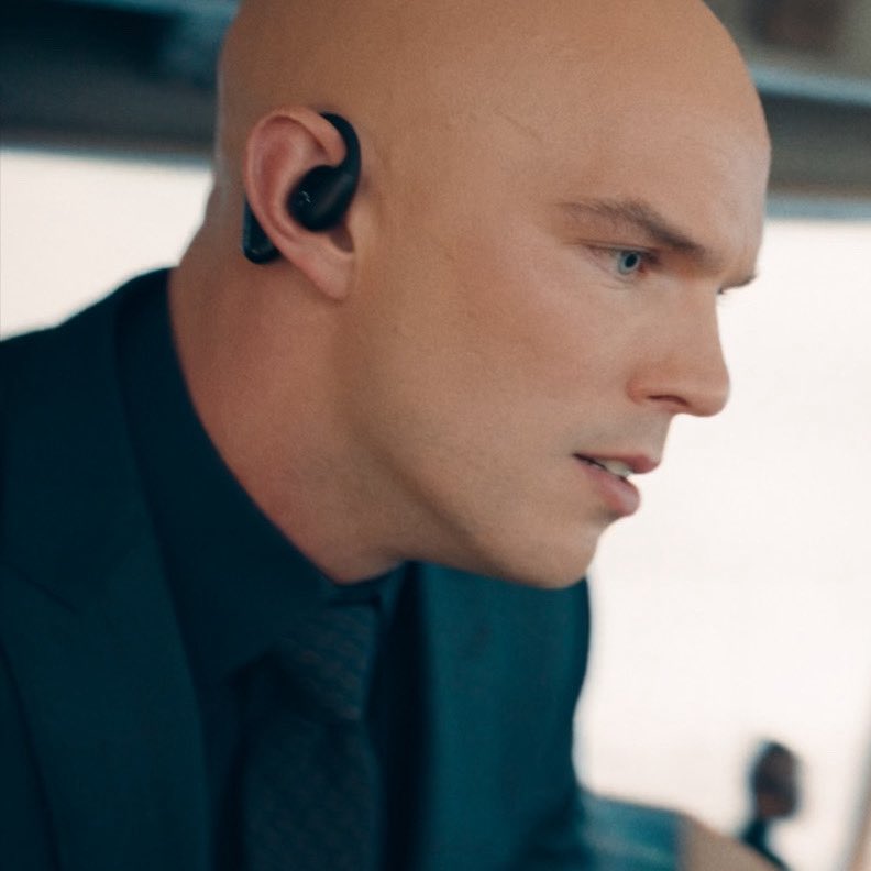 blackhole1011's tweet image. Clark saw ppl on the internet pointing out that Lex&apos;s bunny teeth were so cute and after that whenever Lex opened his mouth Clark would automatically stare at them and they were really cute as said