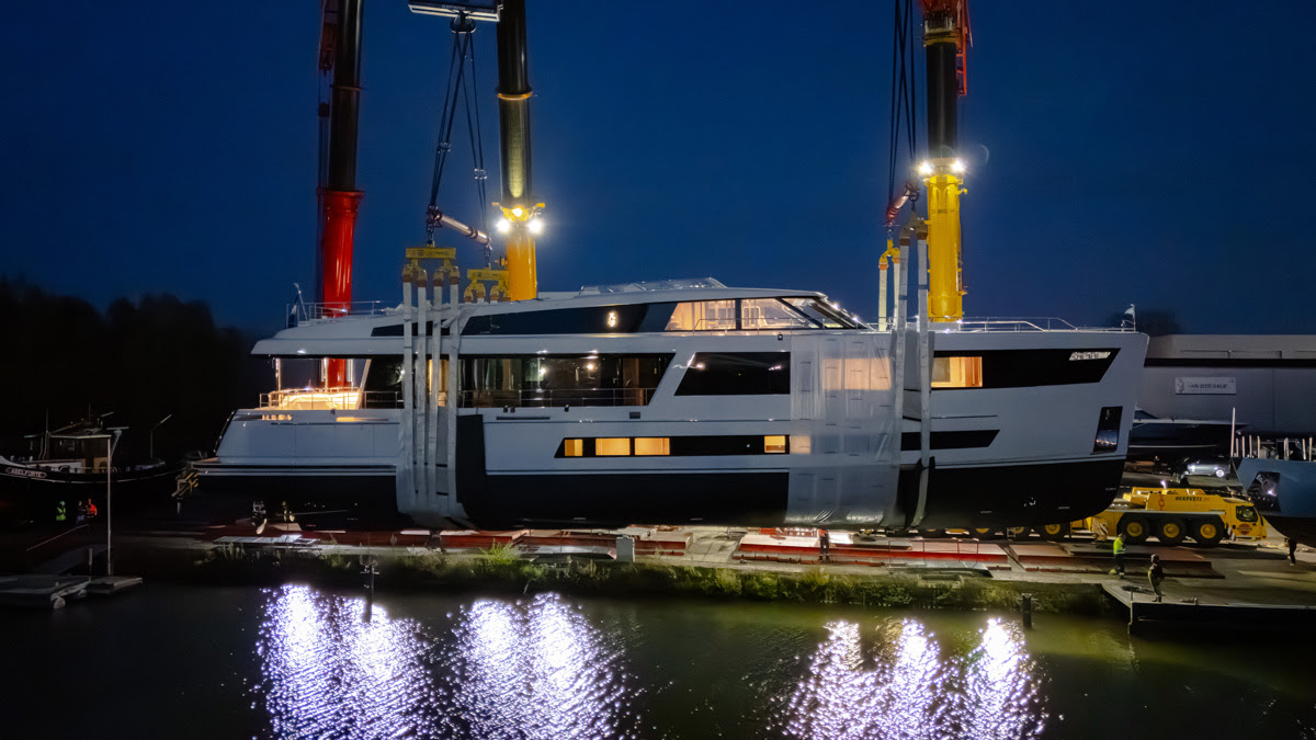 ⛵35m Van der Valk motor yacht Jangada launched🎉

Vander Valk Shipyard has announced the launch of the 35-metre motor yacht Jangada, now preparing for sea trials in the Netherlands.

👉Read more: superyachttimes.com/yacht-news/van…